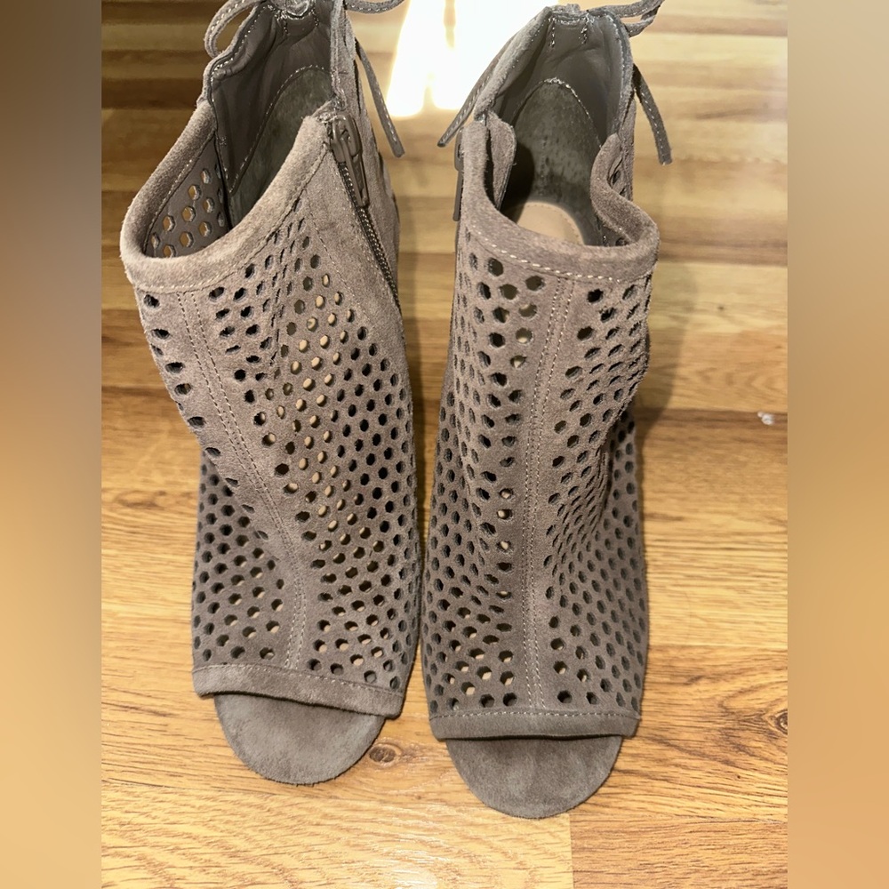 Gianni Bini brown suede perforated peep toe booties shooties size 7